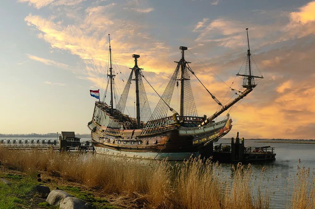 schip-batavia-schemerlicht-museum-batavialand