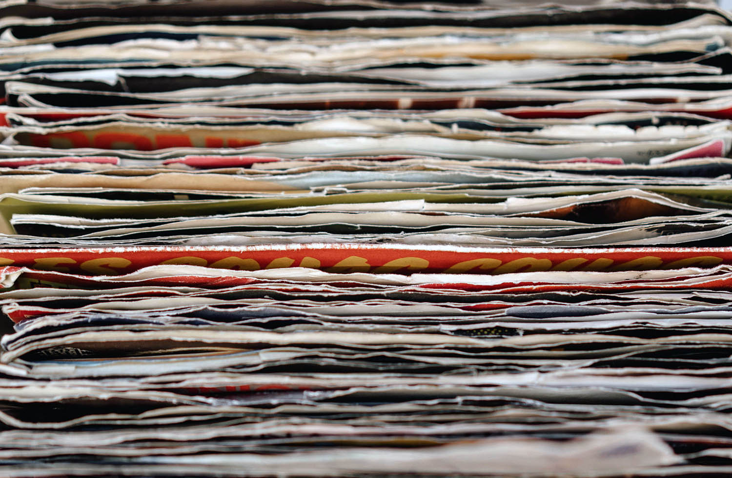 Er worden heel veel documenten en boeken gescand uit de collectie van Historie Heerenveen.. 