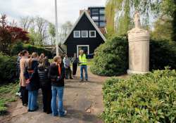 02  Klaas  Peereboom bij het herdenkingsmonument
