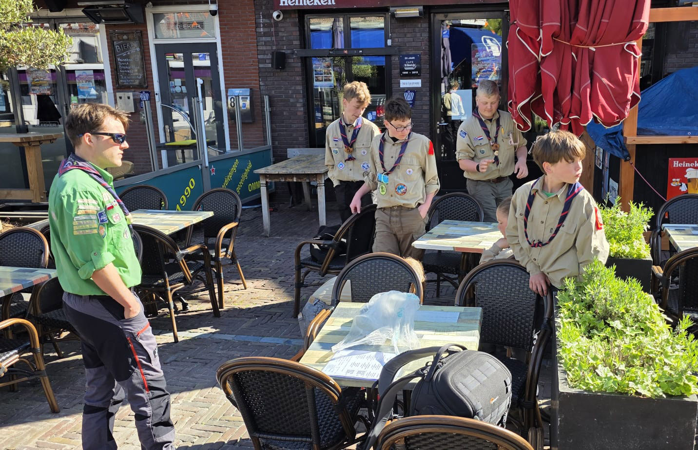 scouting poliaris heerenveen poetst struikelstenen 06