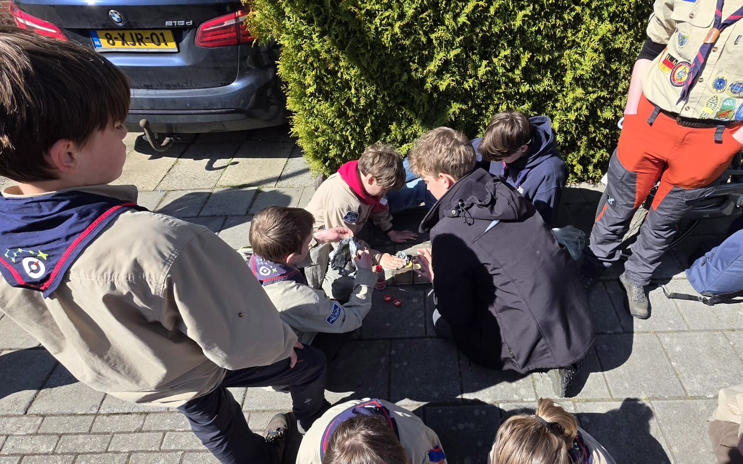 scouting poliaris heerenveen poetst struikelstenen 07