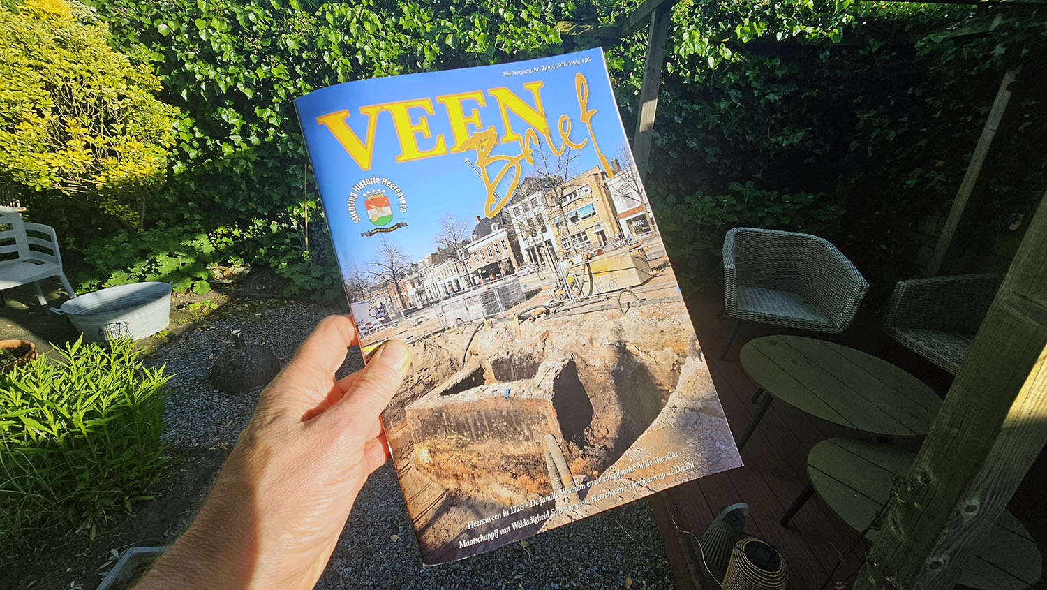 Leesvoer voor in de tuin: zomereditie Veenbrief 2026 nu te koop!
