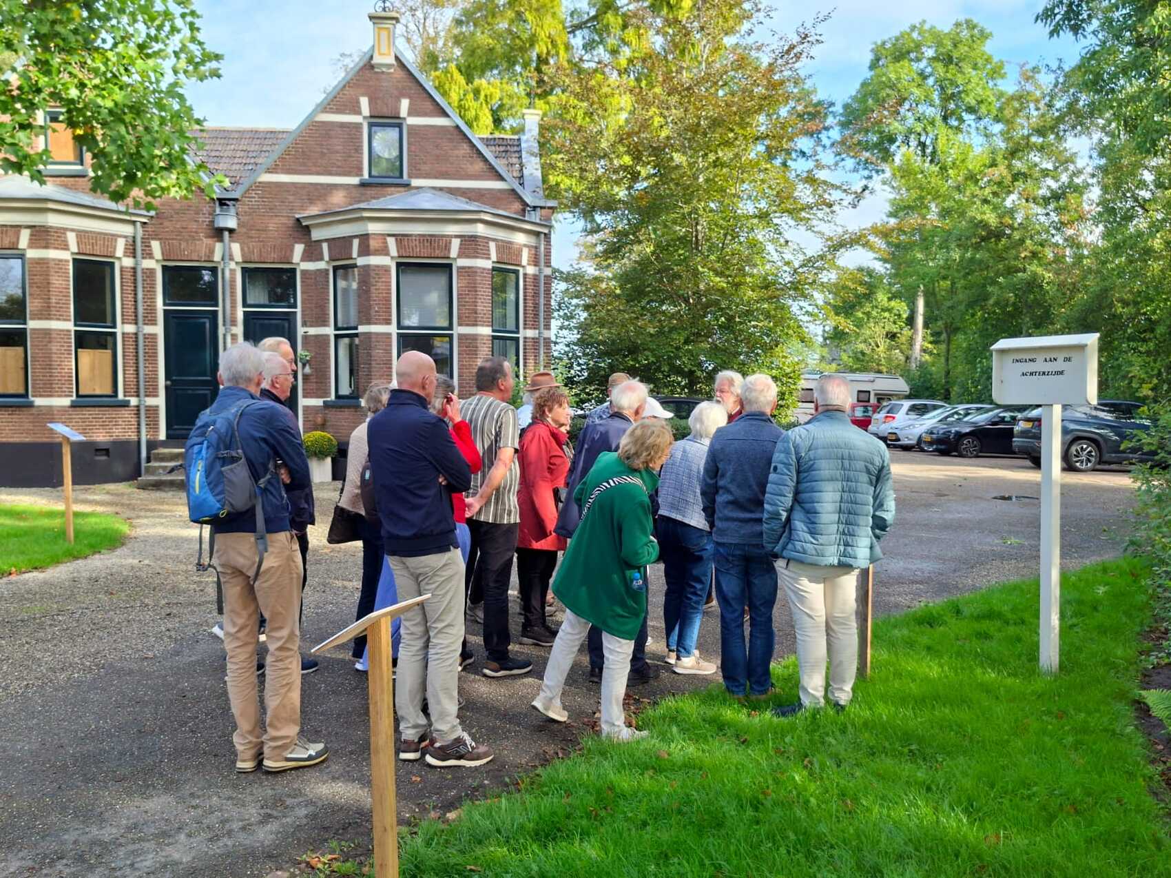 De groep vrijwilligers bij Coopersburg in Akkrum. (foto: Fokke van Asperen)
