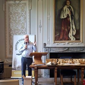 Voorzitter Hans Schouten verwelkomde alle vrijwilligers bij de start van Open Monumentendag